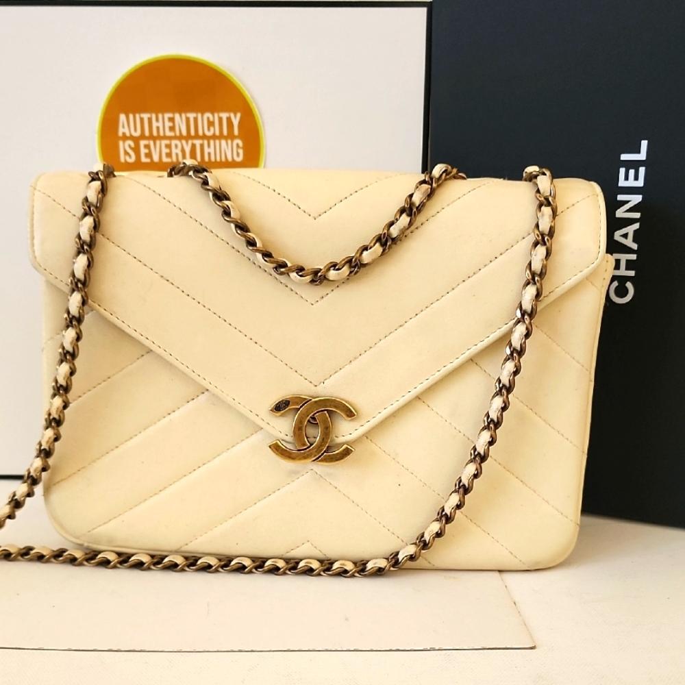 Chanel Chevron Coco CC Flap Envelope Crossbody Shoulder Bag Cream Leather + COA